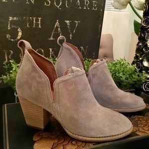 Jeffrey Campbell Rosaliee taupe bootie sz6.5